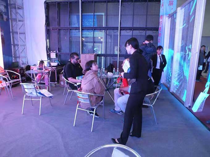 相约广州国际展，奥伊卡LED透明屏华丽登场